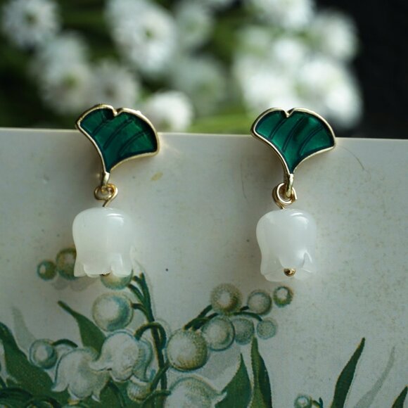 New Handmade white jade lily of the valley earrings - Picture 2 of 3